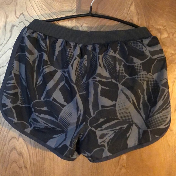 Running shorts - Picture 3 of 3